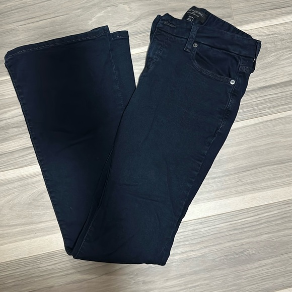Banana Republic Denim - Banana Republic Low Rise Bootcut Jeans - Dark Wash